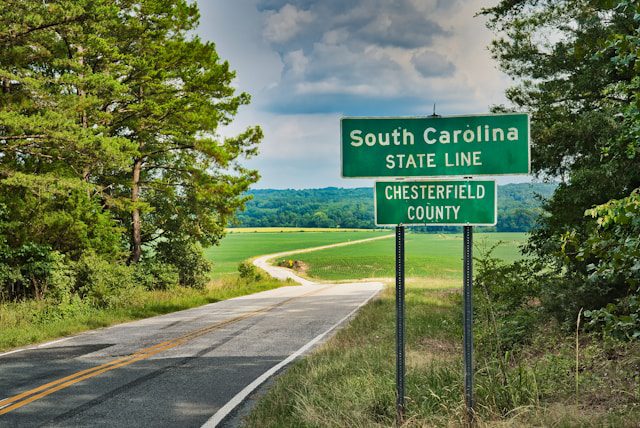 A green sign at the edge of South Carolina